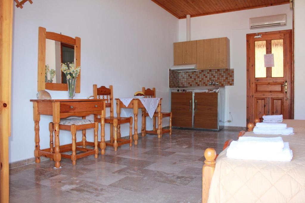 Liotrivi Studios Vasilikí Habitación foto
